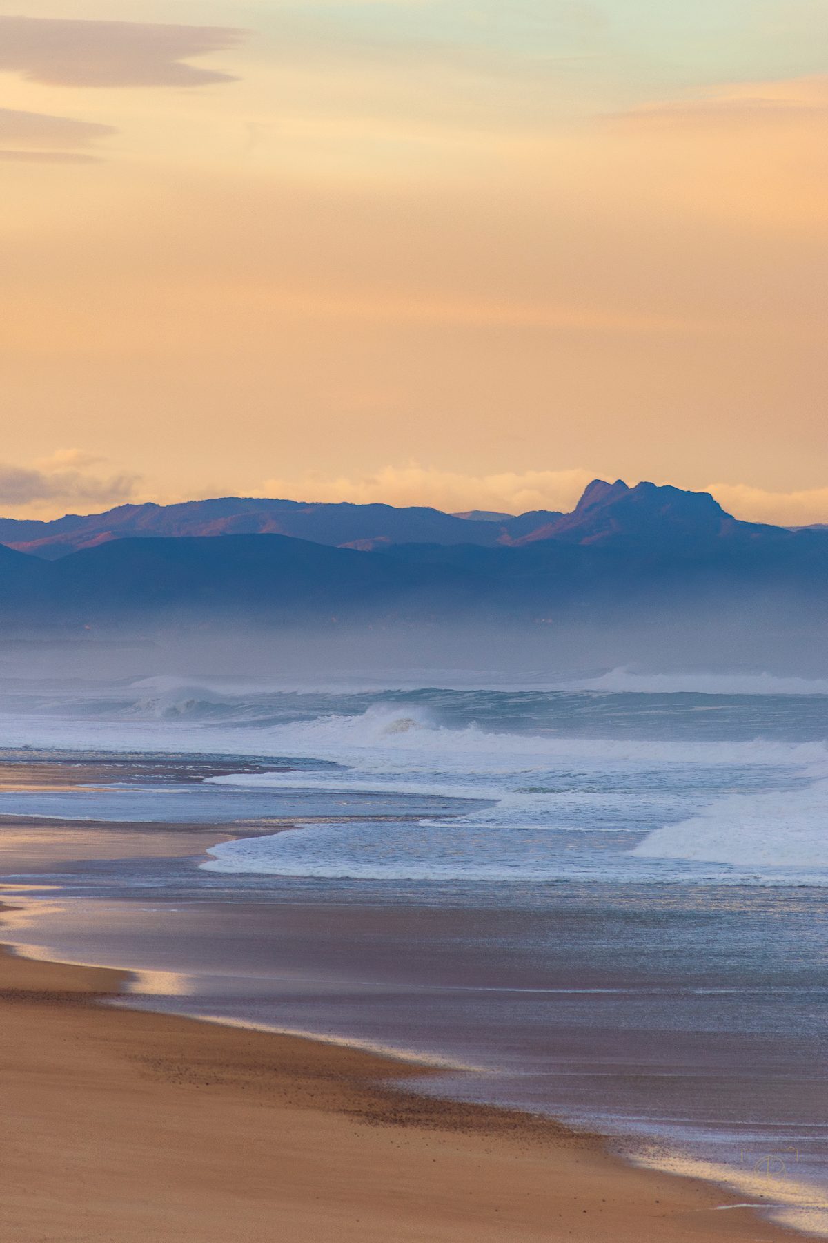 Sunrise Atlantique — collection Élévations — Lever de soleil sur l'océan et les trois couronnes — tirage d'art photographique en édition limitée par Sébastien Pontico