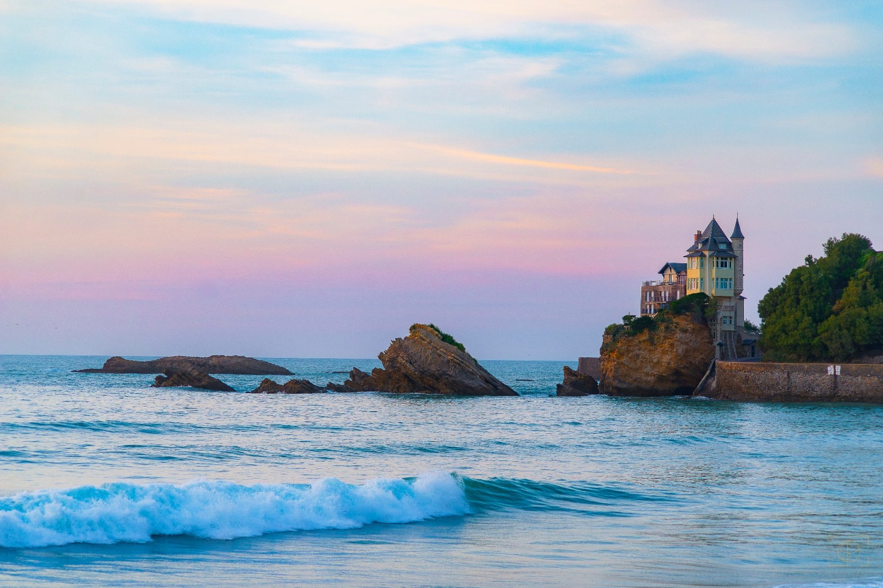 Villa Belza - Biarritz — collection Paysages — Sunset coloré sur la côte des Basques — tirage d'art photographique en édition limitée par Sébastien Pontico