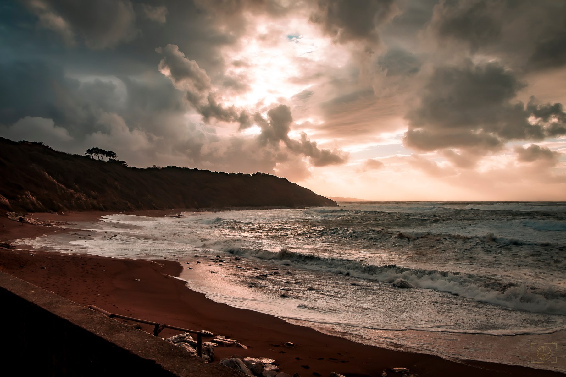 Côte Basque — collection Paysages — Moment de calme pendant une tempête — tirage d'art photographique en édition limitée par Sébastien Pontico
