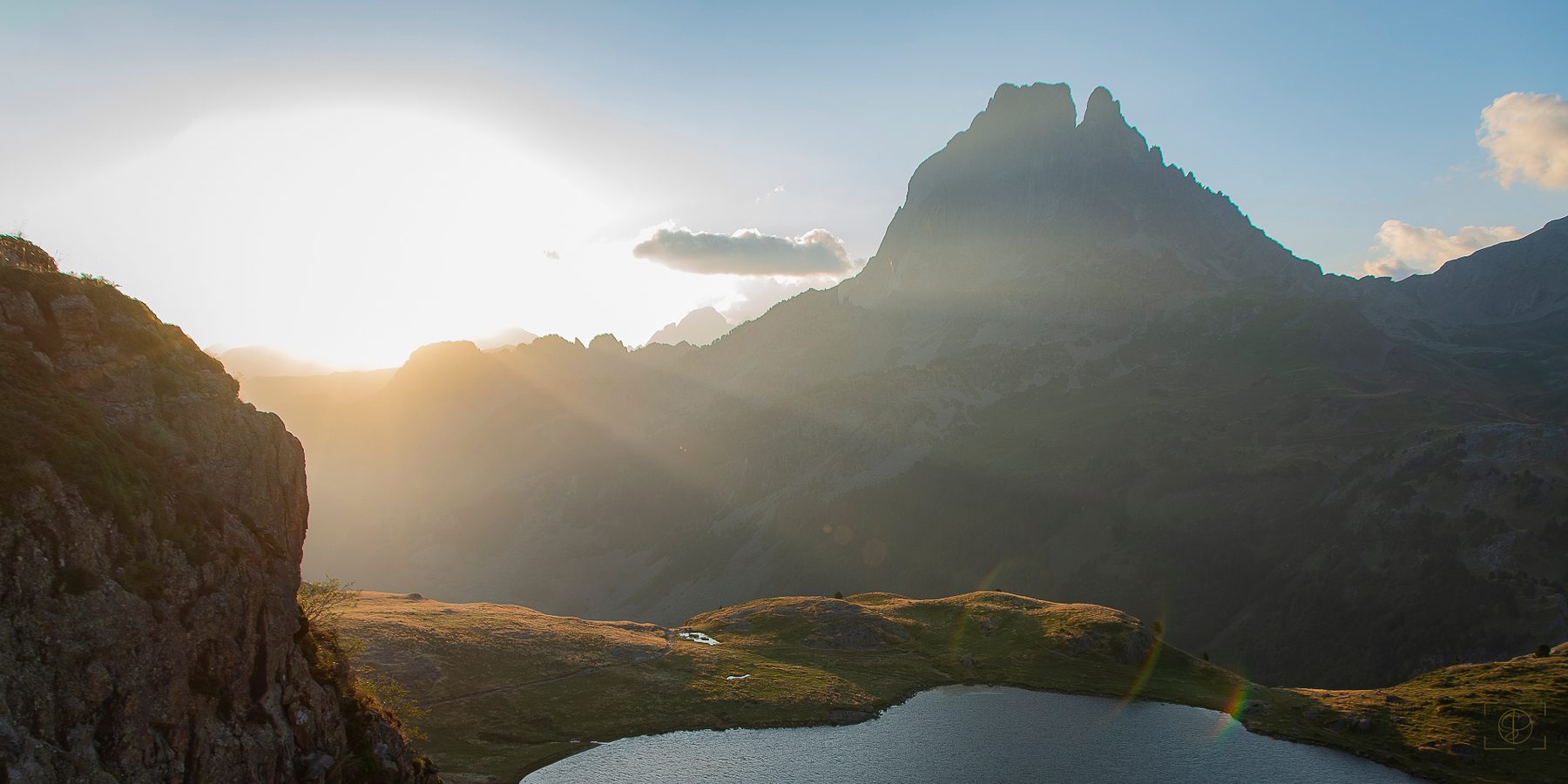 Lacs d'Ayous — collection Scènes étendues — Lever de soleil sur le Pic du Midi d'Ossau - Version Large — tirage d'art photographique en édition limitée par Sébastien Pontico